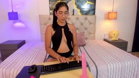 dulcce maria18 online show from July 31, 7:30 pm