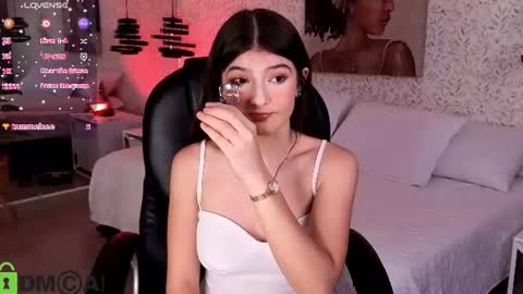 dulce_isabel_ online show from August 6, 4:00 am