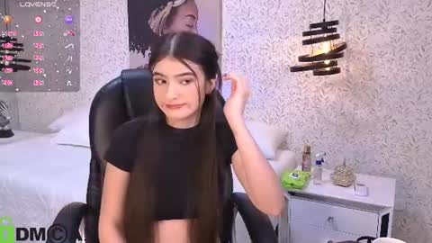 dulce_isabel_ online show from August 12, 4:04 am