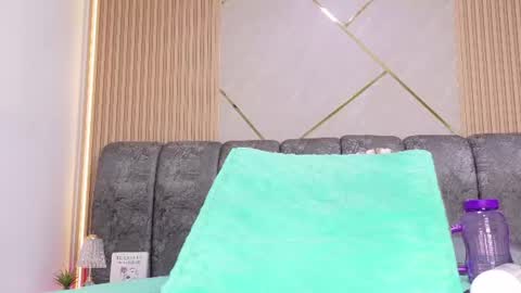kitty  online show from August 4, 6:27 pm