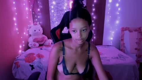 dulce_lan18 online show from August 15, 3:32 am