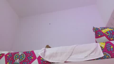 Dulce  online show from August 4, 2:19 am