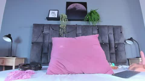 DULCE AURORA online show from August 6, 8:24 am