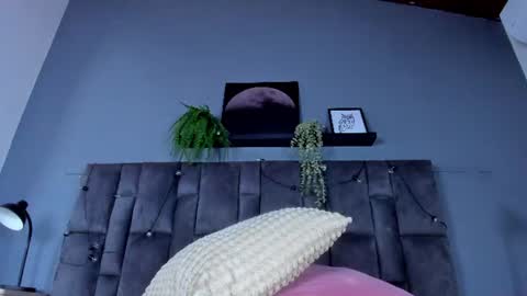 DULCE AURORA online show from August 12, 7:22 am