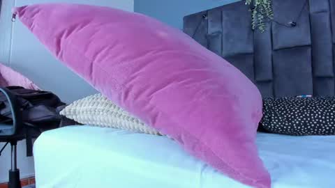 DULCE AURORA online show from August 13, 8:17 am