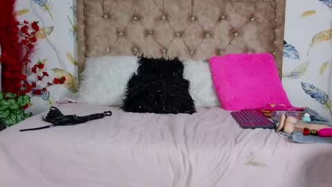dulcepowl_lm online show from June 4, 10:36 pm