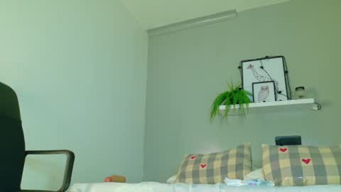 Dulce Sexy  online show from August 1, 11:00 pm