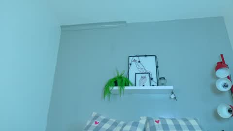 Dulce Sexy  online show from August 7, 9:59 pm