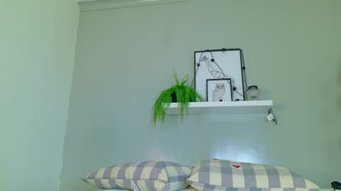 Dulce Sexy  online show from August 8, 11:05 pm