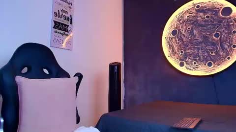 duran_dhikol1 online show from August 5, 4:43 am