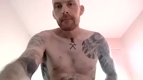 dust0n22 online show from August 10, 10:05 am