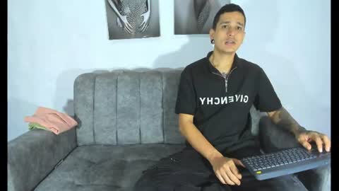 Nicolle y Julian online show from August 7, 1:33 pm