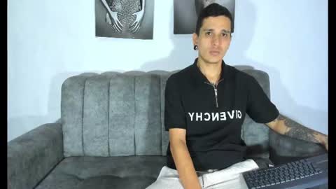 Nicolle y Julian online show from August 9, 2:07 pm