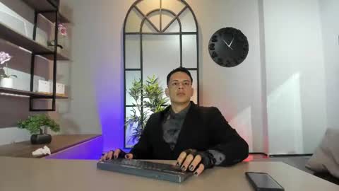 Dustin Sonne online show from August 11, 3:30 am
