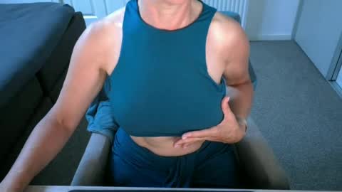 Ambertje040 online show from August 11, 7:32 am