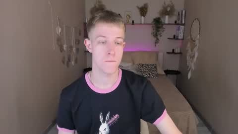 Dylan online show from August 13, 10:51 am