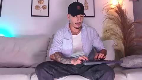 Dylan online show from August 12, 12:35 am