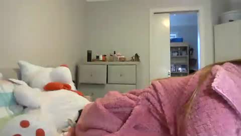 dylene1986 online show from August 14, 4:05 am