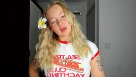e___lisa online show from August 2, 2:18 am