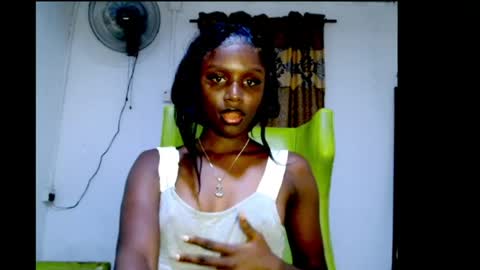 ebony_petitequeenxx online show from August 13, 9:34 am