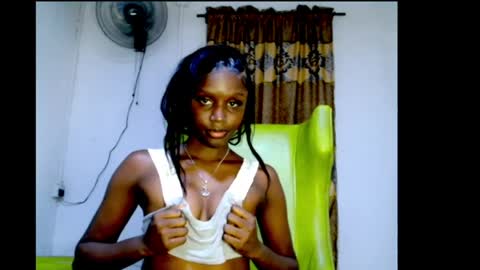 ebony_petitequeenxx online show from August 13, 10:40 am