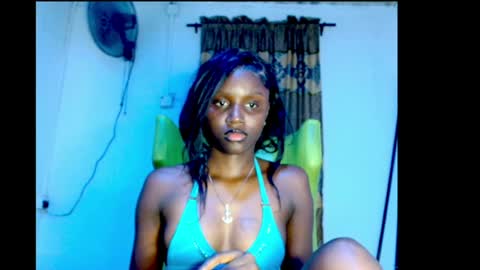 ebony_petitequeenxx online show from August 14, 2:32 pm