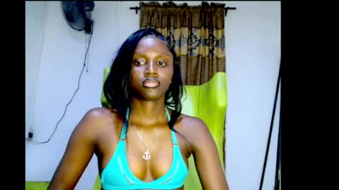 ebony_petitequeenxx online show from August 14, 4:43 pm