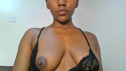 ebonyslut09 online show from August 9, 12:33 am