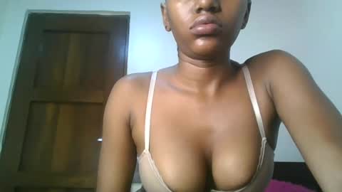 ebonyslut09 online show from August 20, 4:40 am