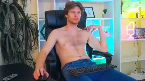 eddie_baker online show from August 10, 3:19 am