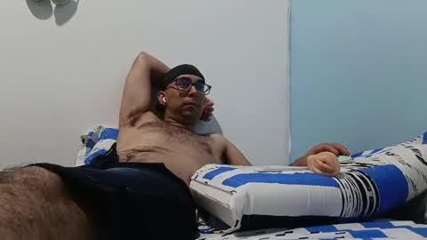 edrik_92 online show from March 27, 4:05 am