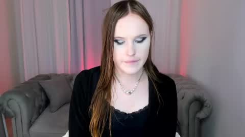 Effie Mur online show from August 5, 9:57 pm