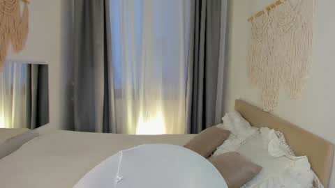 Effie Mur online show from August 7, 2:44 am