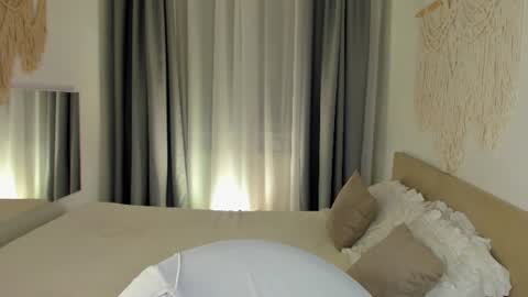 Effie Mur online show from August 10, 11:17 pm
