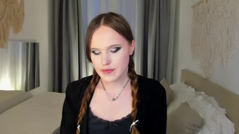 Effie Mur online show from August 11, 3:52 am