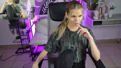 Effy online show from August 1, 7:53 pm