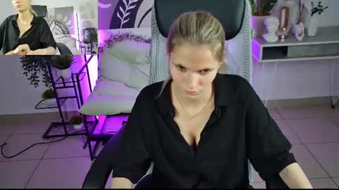 Effy online show from August 2, 8:27 pm
