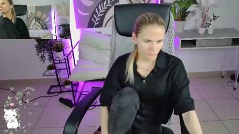 Effy online show from August 14, 3:59 pm