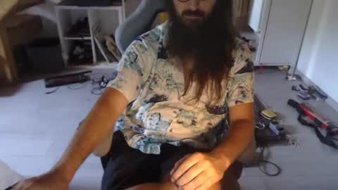 eighthundredeightyeight online show from August 12, 9:33 am