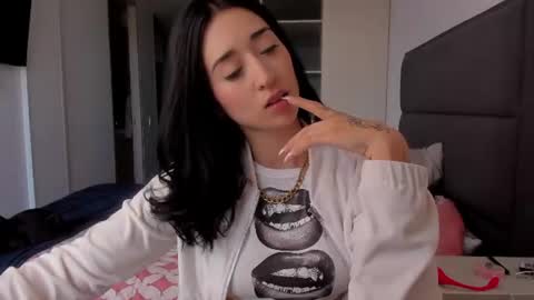   EileenFord    online show from August 10, 5:03 pm