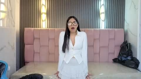 eimy18_b online show from August 6, 4:17 pm