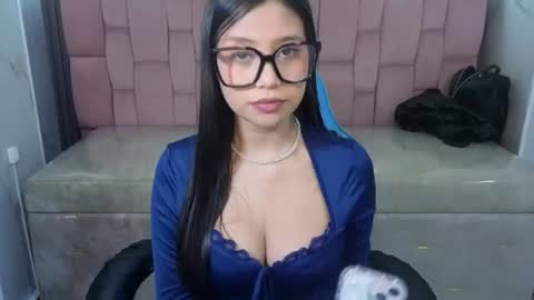 eimy18_b online show from August 7, 1:00 pm