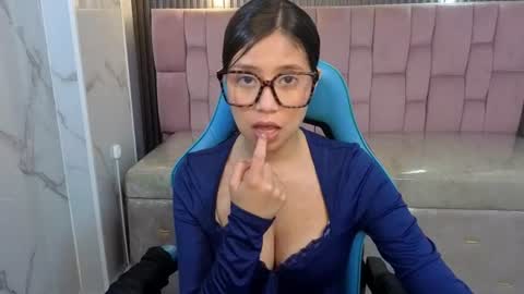 eimy18_b online show from August 12, 5:26 pm