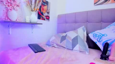 eimy_saenzx online show from February 22, 12:09 am
