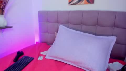 eimy_saenzx online show from February 23, 11:36 pm