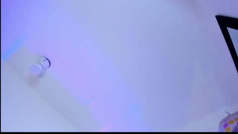 eimy_saenzx online show from February 24, 9:45 pm