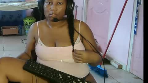 Eirondra Valeen online show from July 22, 5:15 pm