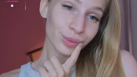 El1s Evans online show from August 14, 8:07 am