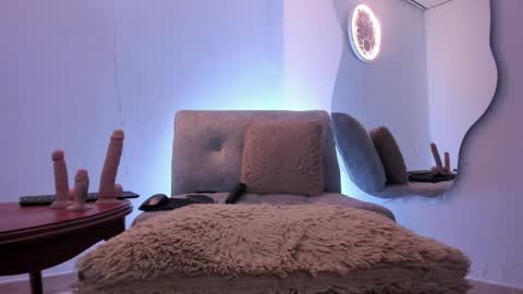 elaanna_01 online show from April 9, 10:36 pm