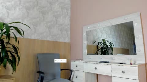 elaevans_0 online show from September 7, 11:11 pm